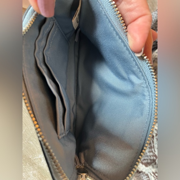 Authentic Coach wristlet in excellent condition. - Picture 5 of 5